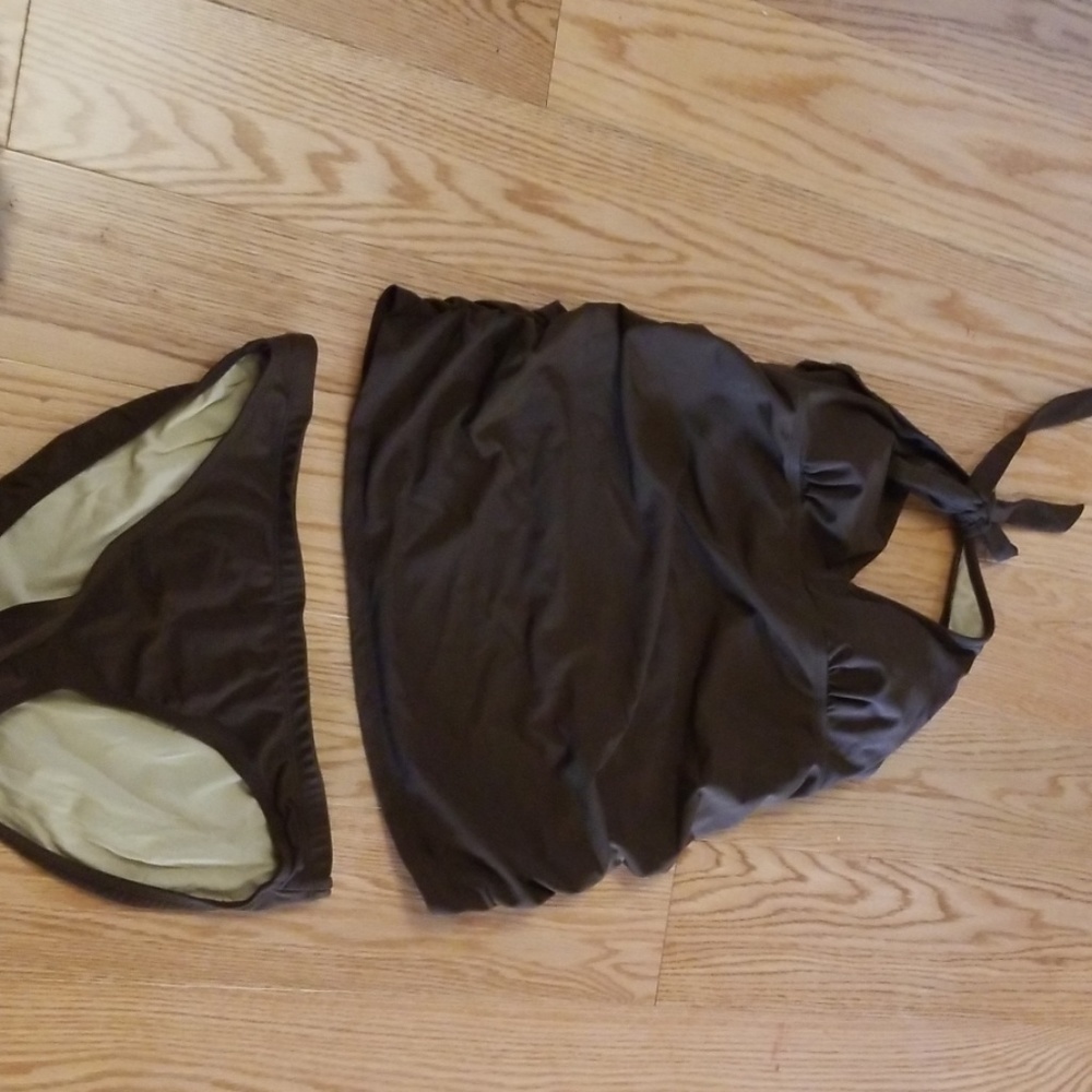 Super flattering maternity swim wear, super cute